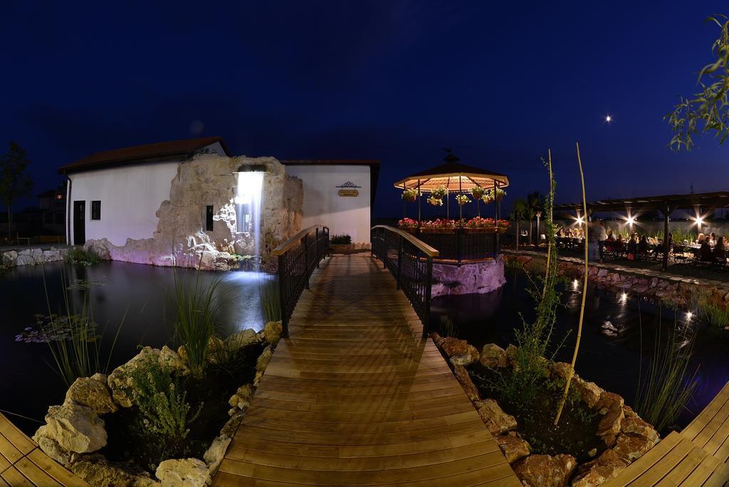 Hotel Castel Royal Mosnita Noua Exterior foto