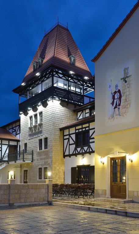 Hotel Castel Royal Mosnita Noua Exterior foto