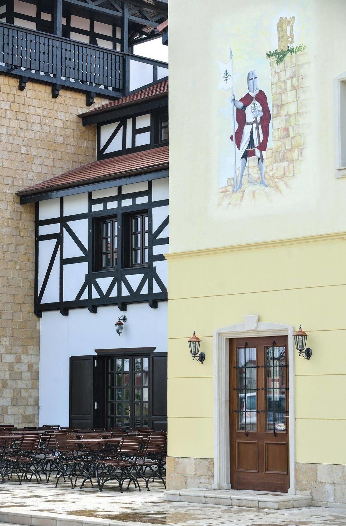 Hotel Castel Royal Mosnita Noua Exterior foto